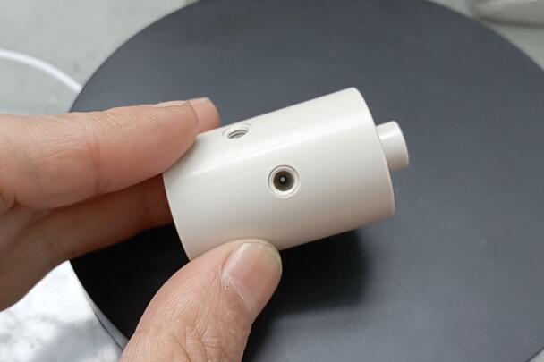 PEEK交叉孔去毛刺，斯曼克磨粒流解决方案！