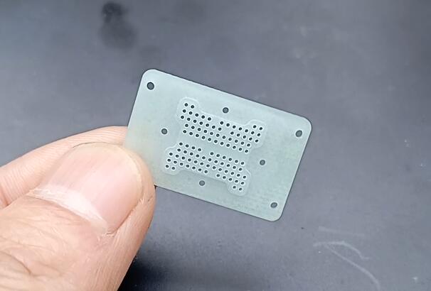 硬质塑料小孔去毛刺，可以用液态磨粒流吗？